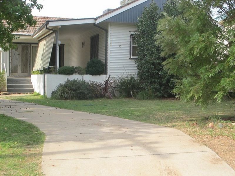 15 Mathoura Avenue, Mount Austin NSW 2650