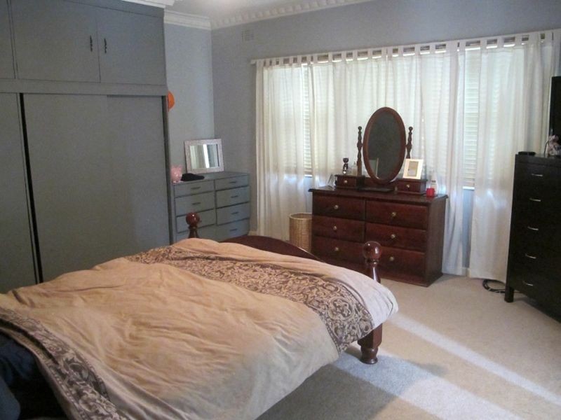 15 Mathoura Avenue, Mount Austin NSW 2650