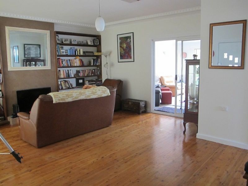 15 Mathoura Avenue, Mount Austin NSW 2650