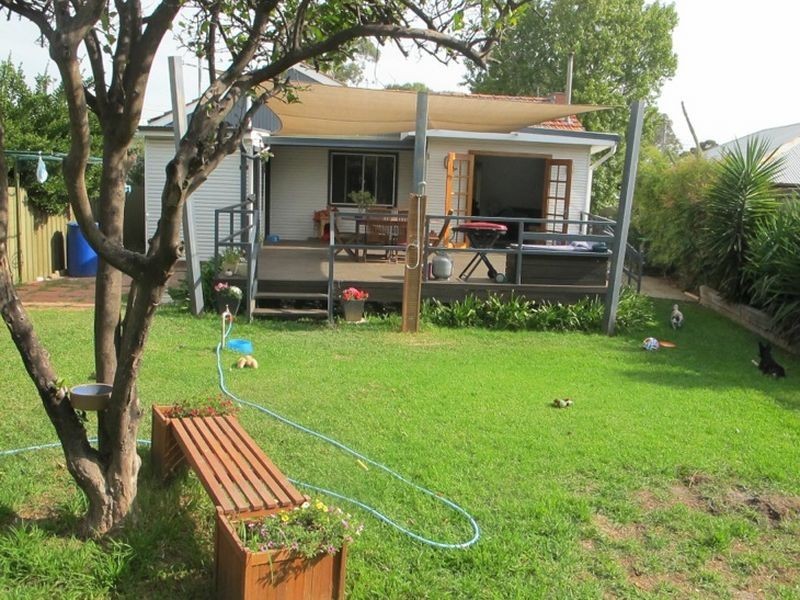 15 Mathoura Avenue, Mount Austin NSW 2650