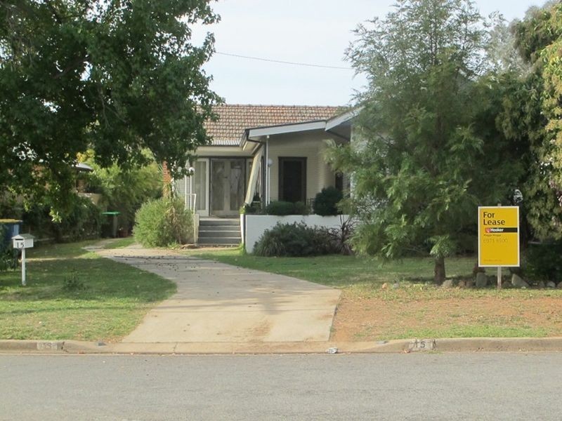 15 Mathoura Avenue, Mount Austin NSW 2650