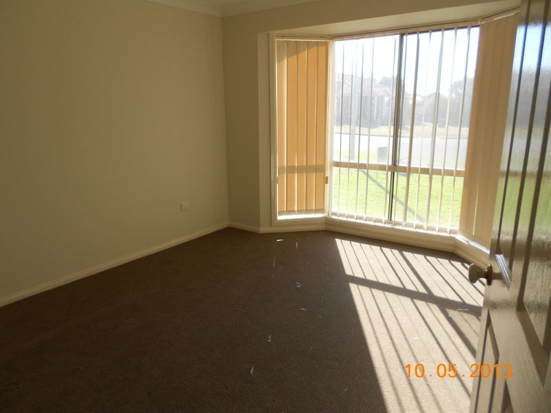 4 Paldi Crescent, Glenfield Park NSW 2650