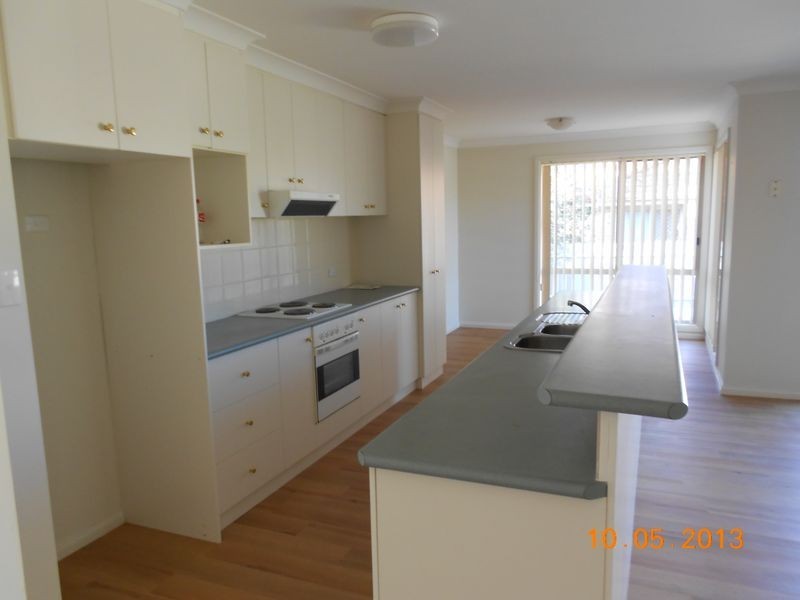 4 Paldi Crescent, Glenfield Park NSW 2650