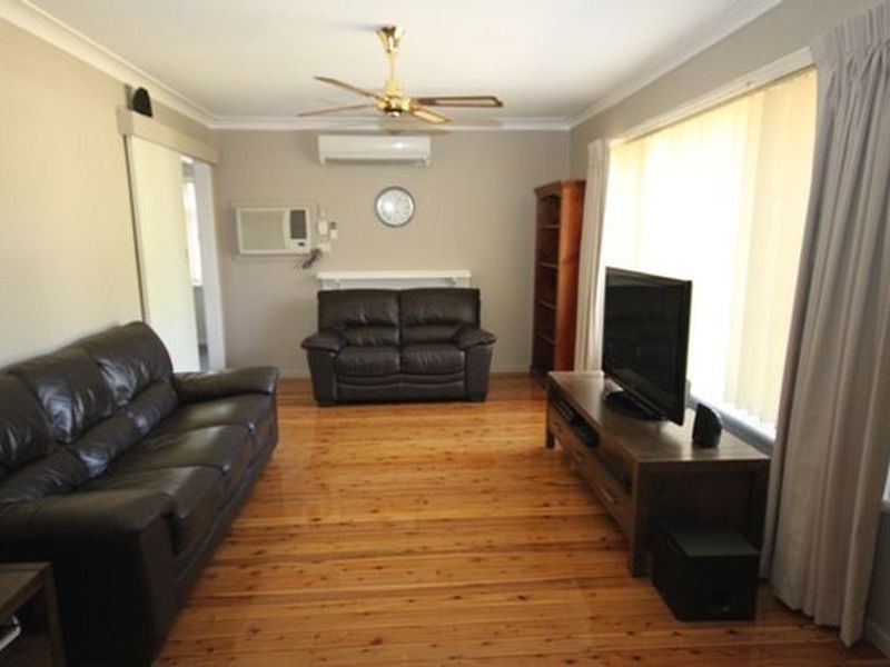 24 Nixon Crescent, Tolland NSW 2650