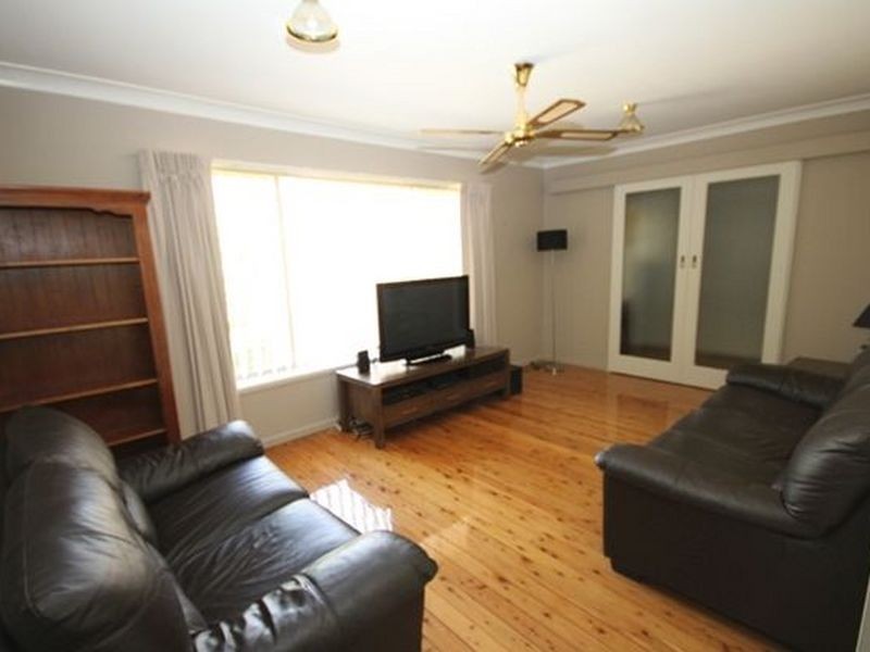 24 Nixon Crescent, Tolland NSW 2650