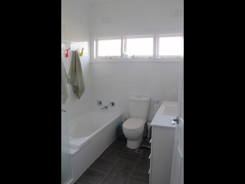 15 Mathoura Avenue, Mount Austin NSW 2650
