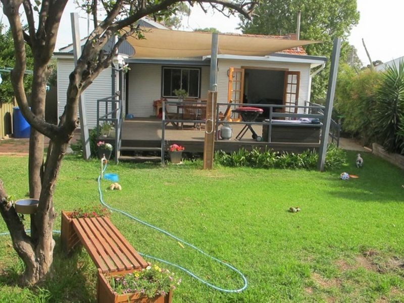 15 Mathoura Avenue, Mount Austin NSW 2650