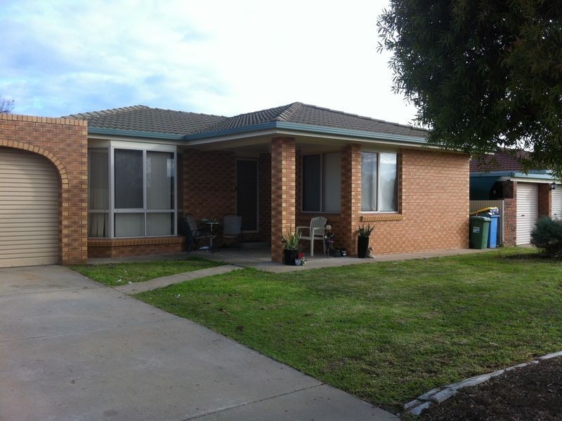 9 Langi Crescent, Glenfield Park NSW 2650