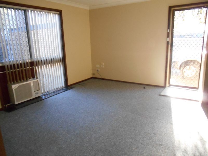 4/6 Nordlingen Drive, Tolland NSW 2650