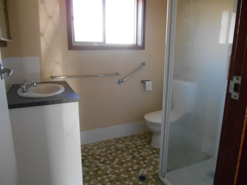4/6 Nordlingen Drive, Tolland NSW 2650
