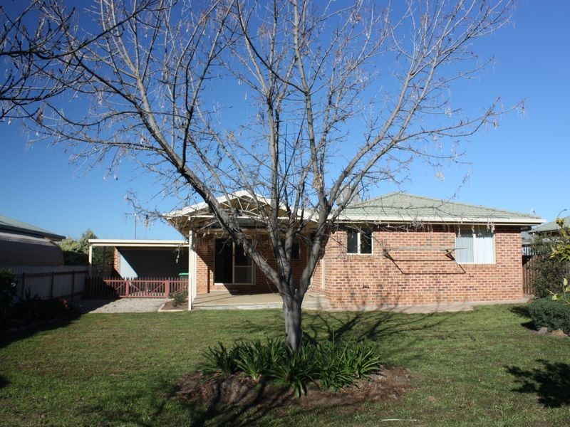 18 Harrier Street, Estella NSW 2650