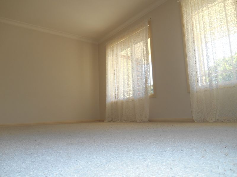 6 Yentoo Drive, Glenfield Park NSW 2650