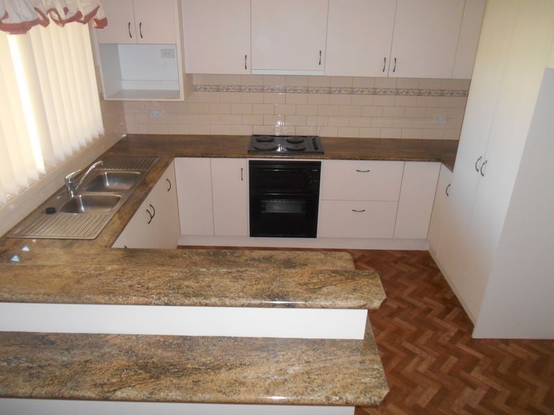 6 Yentoo Drive, Glenfield Park NSW 2650