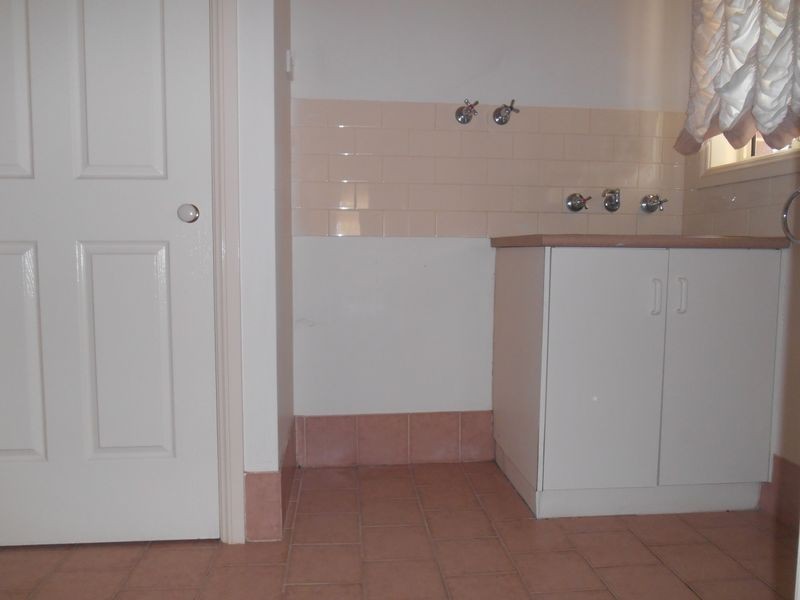 6 Yentoo Drive, Glenfield Park NSW 2650