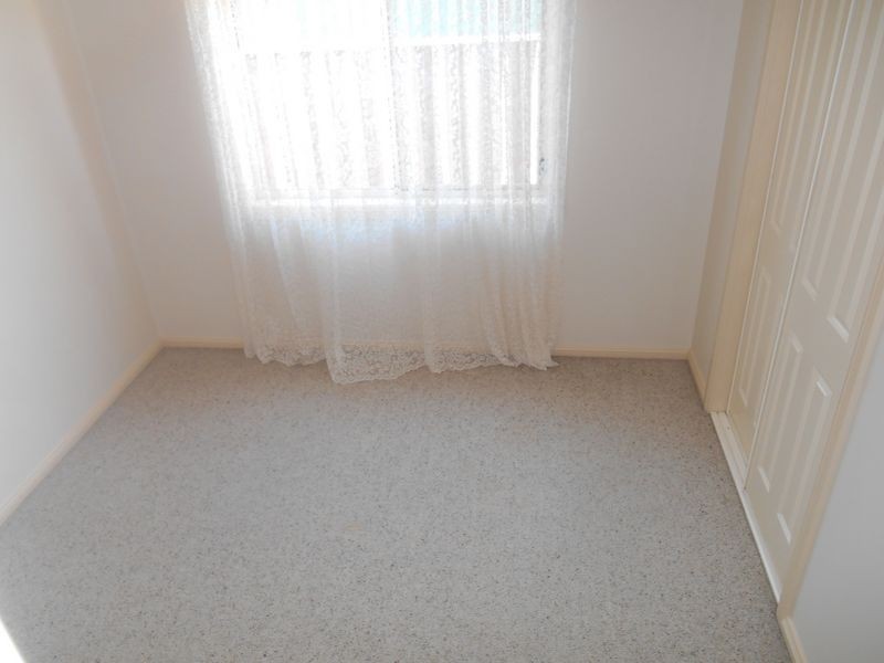 6 Yentoo Drive, Glenfield Park NSW 2650