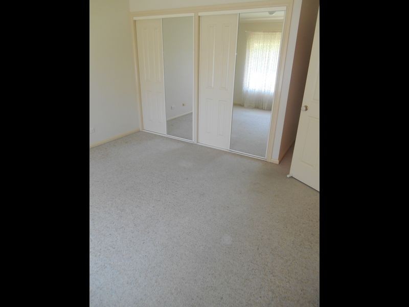 6 Yentoo Drive, Glenfield Park NSW 2650