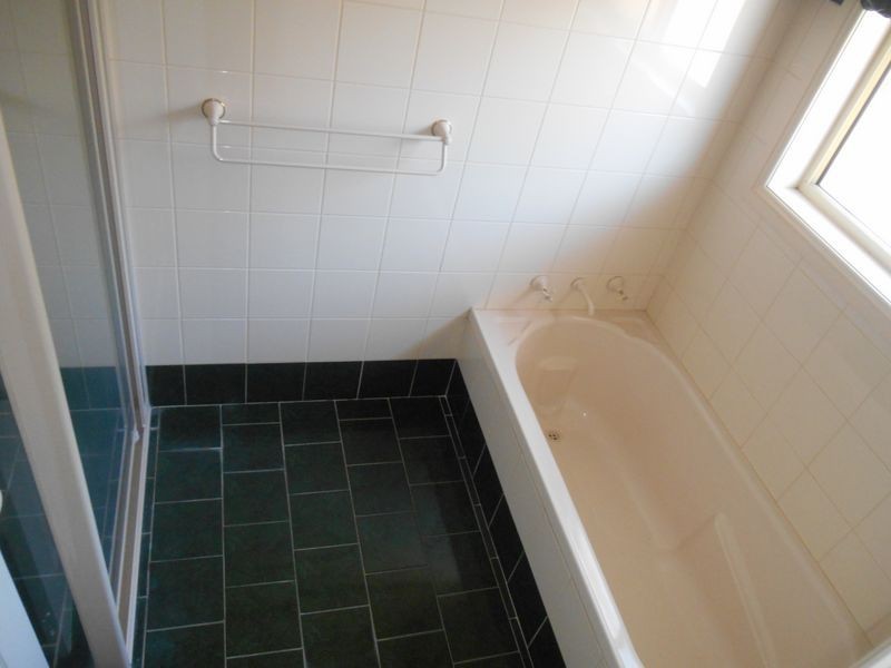 6 Yentoo Drive, Glenfield Park NSW 2650