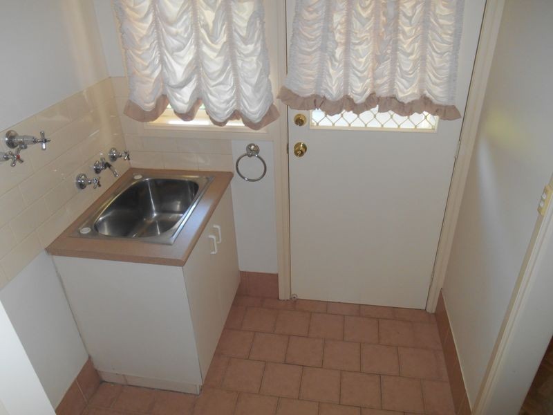 6 Yentoo Drive, Glenfield Park NSW 2650