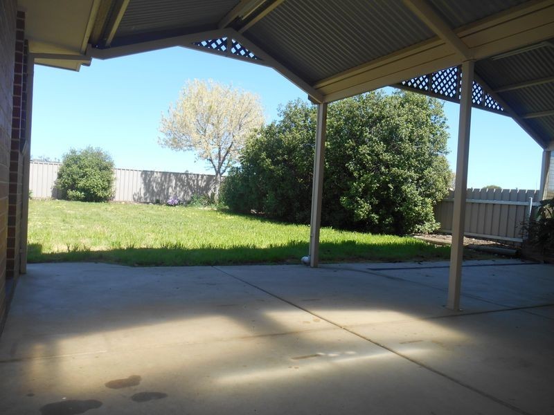 6 Yentoo Drive, Glenfield Park NSW 2650