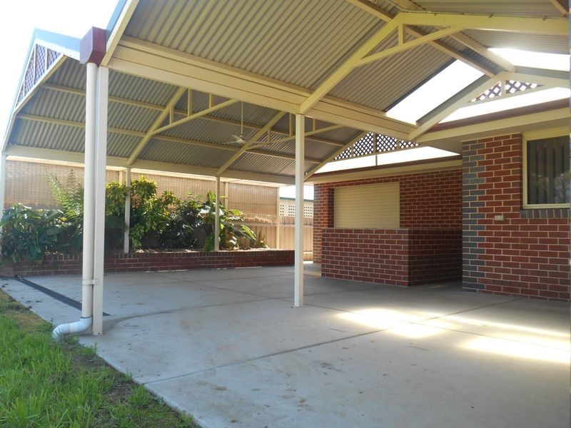 6 Yentoo Drive, Glenfield Park NSW 2650