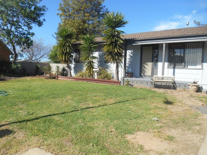 4 Rogers Place, Tolland NSW 2650