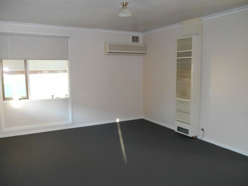 17 Warren Place, Mount Austin NSW 2650