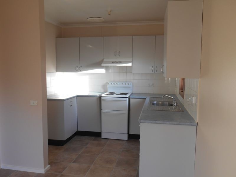 17 Warren Place, Mount Austin NSW 2650