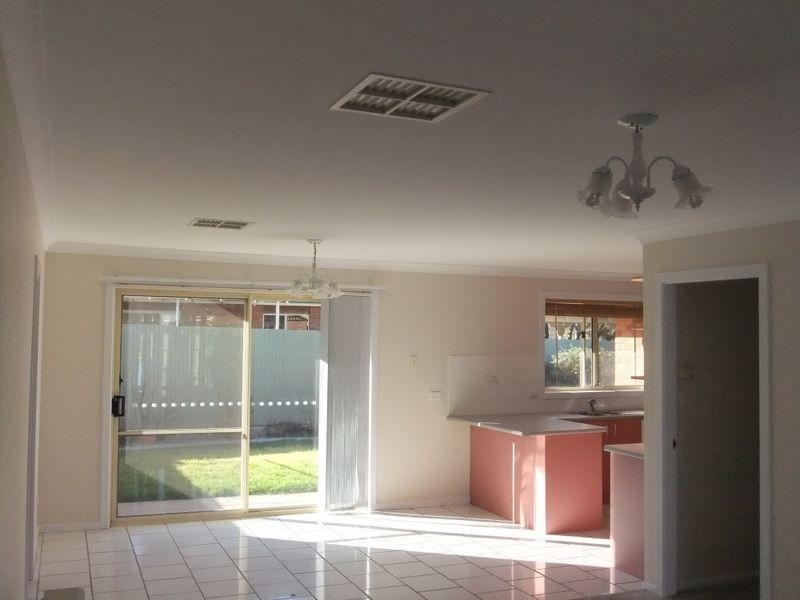 2/9 Cooba Place, Estella NSW 2650