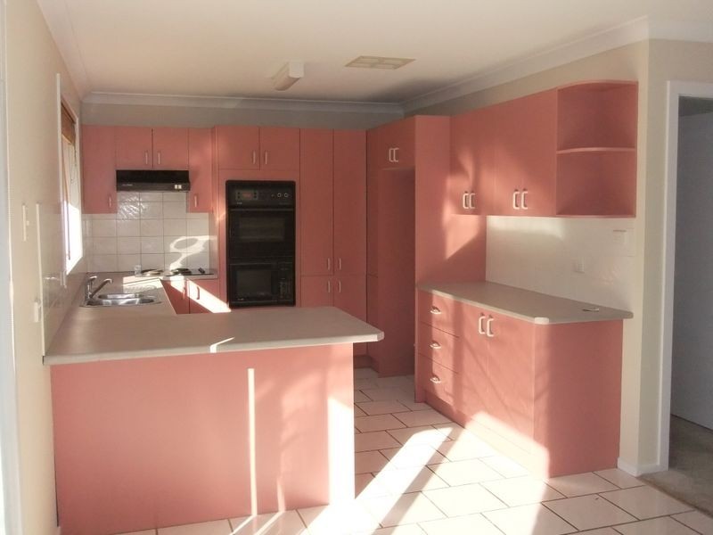 2/9 Cooba Place, Estella NSW 2650