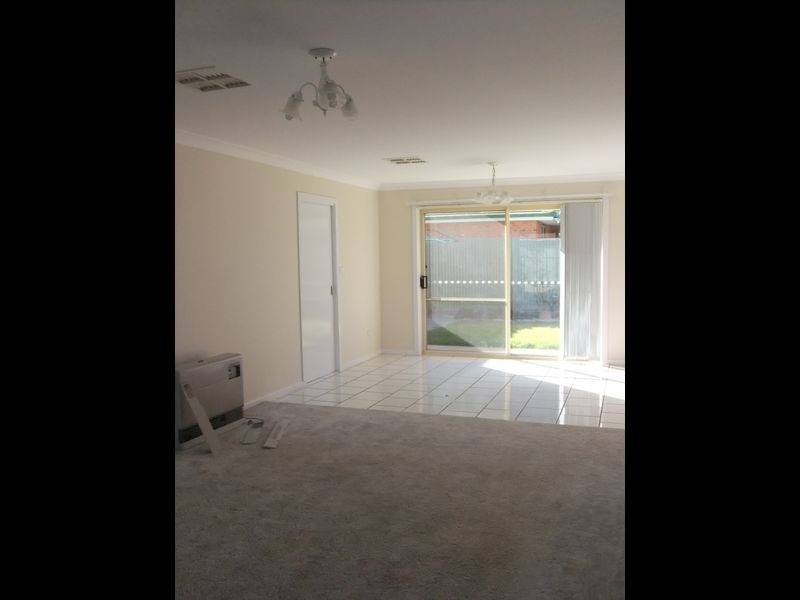 2/9 Cooba Place, Estella NSW 2650