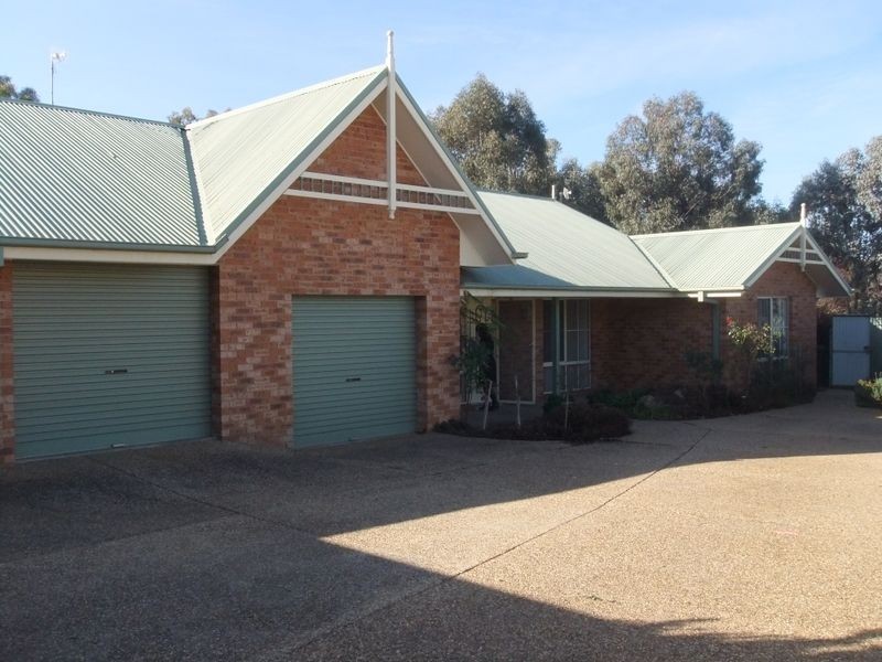 2/9 Cooba Place, Estella NSW 2650