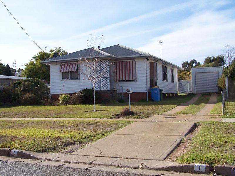 1 Hunter Street, Mount Austin NSW 2650