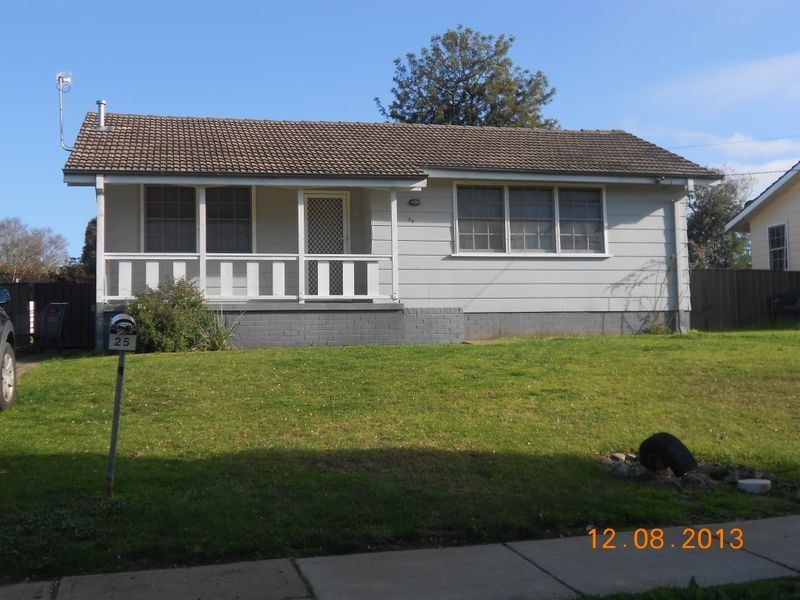 25 Ziegler Avenue, Kooringal NSW 2650