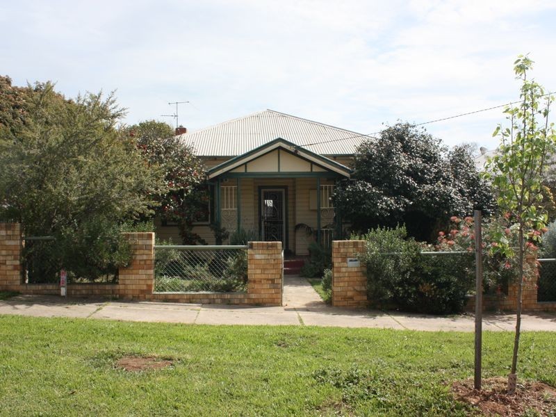 18 Richard Street, Wagga Wagga NSW 2650