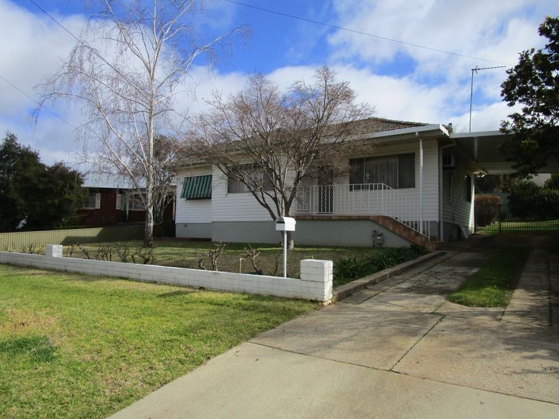 102 Meadow Street, Kooringal NSW 2650