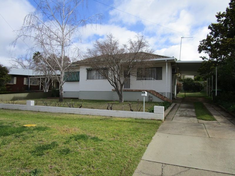 102 Meadow Street, Kooringal NSW 2650