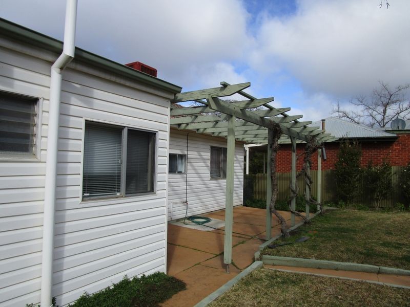 102 Meadow Street, Kooringal NSW 2650