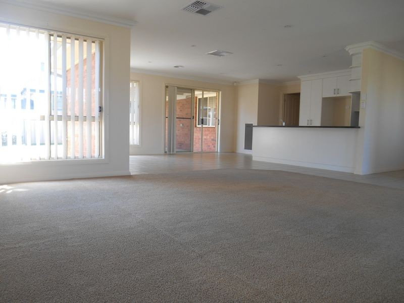 2/45 Jack Avenue, Mount Austin NSW 2650