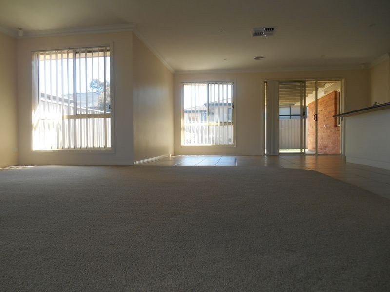 2/45 Jack Avenue, Mount Austin NSW 2650