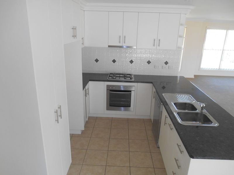 2/45 Jack Avenue, Mount Austin NSW 2650