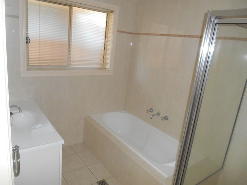 2/45 Jack Avenue, Mount Austin NSW 2650