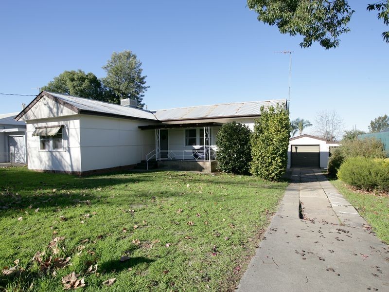135 Grove Street, Kooringal NSW 2650