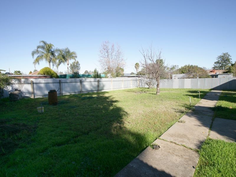 135 Grove Street, Kooringal NSW 2650