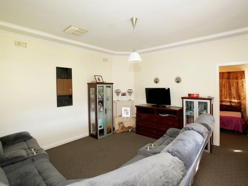135 Grove Street, Kooringal NSW 2650