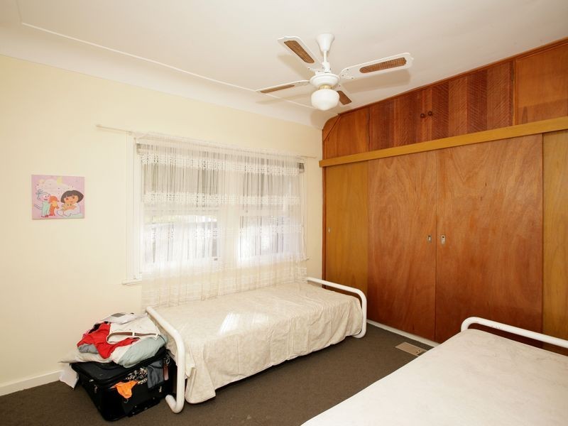 135 Grove Street, Kooringal NSW 2650