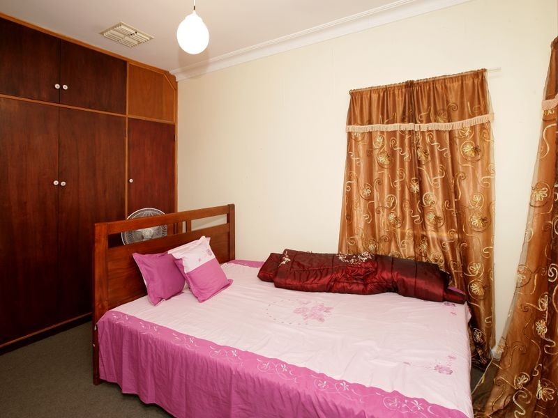 135 Grove Street, Kooringal NSW 2650