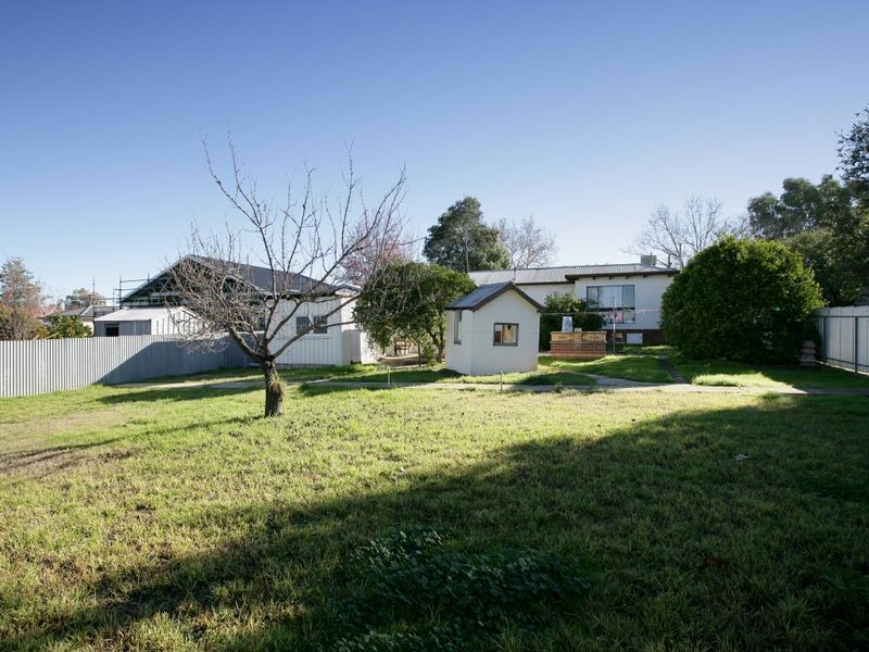 135 Grove Street, Kooringal NSW 2650