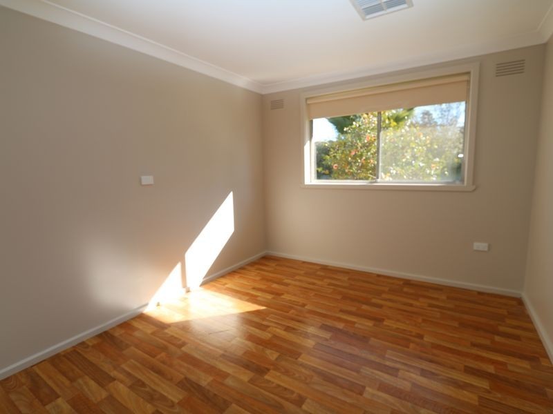 11 Tinga Crescent, Kooringal NSW 2650