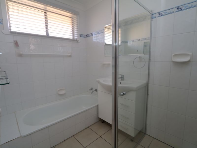 11 Tinga Crescent, Kooringal NSW 2650