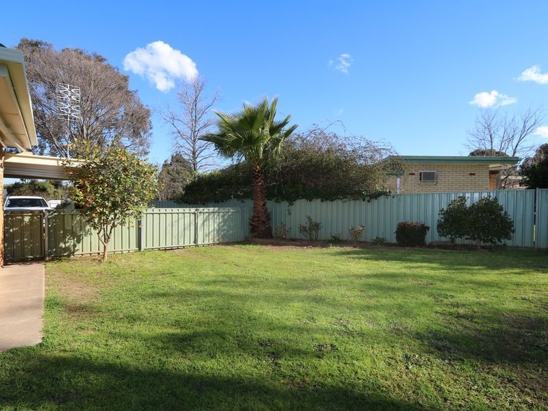 11 Tinga Crescent, Kooringal NSW 2650